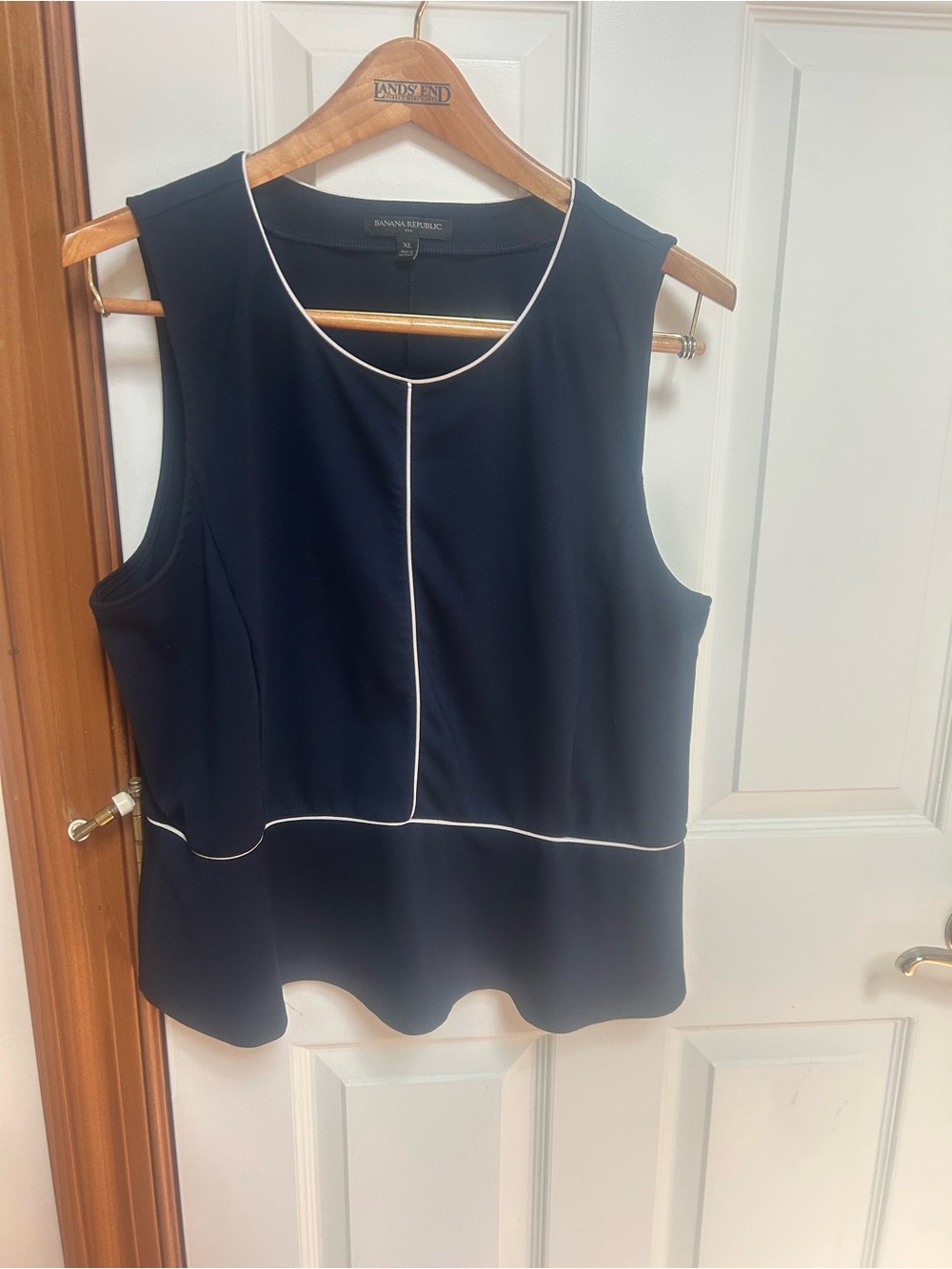 Banana Republic Navy Sleeveless Peplum Shell Top with White Piping Sz XL